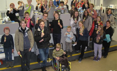 Hópur úr Háteigsskóla heimsækir vistvænu prentsmiðjuna GuðjónÓ